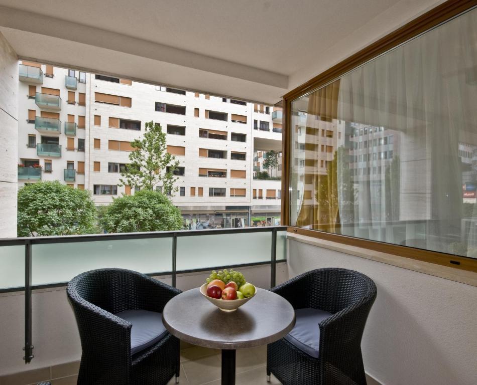 Corvin Lux Aparthotel Будапеща Стая снимка