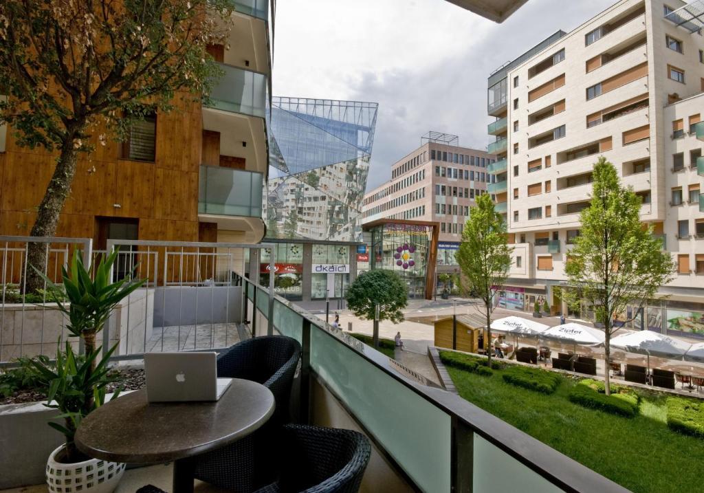 Corvin Lux Aparthotel Будапеща Стая снимка