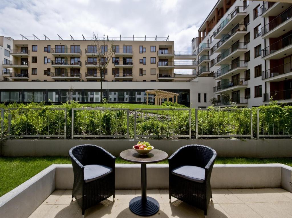 Corvin Lux Aparthotel Будапеща Стая снимка
