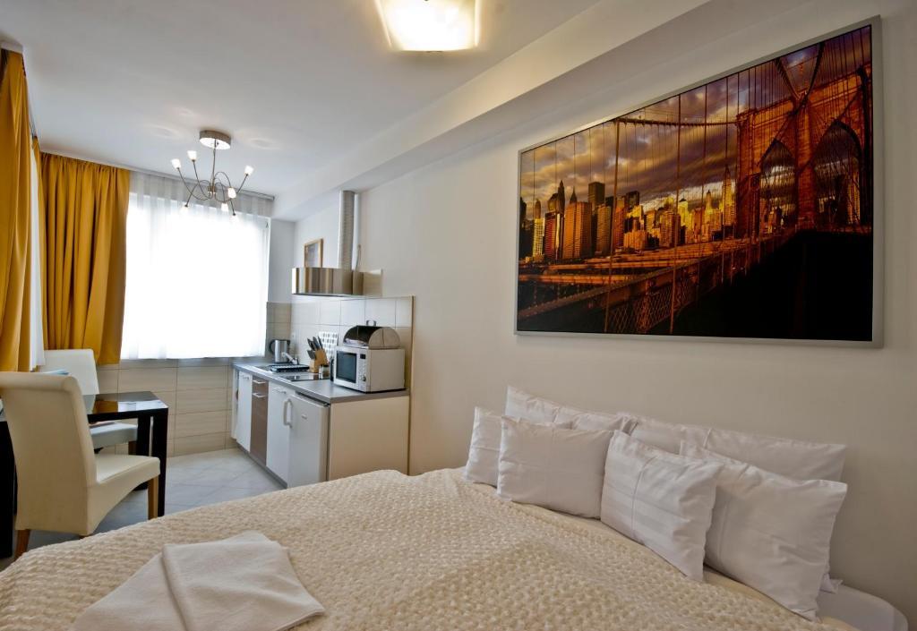 Corvin Lux Aparthotel Будапеща Стая снимка