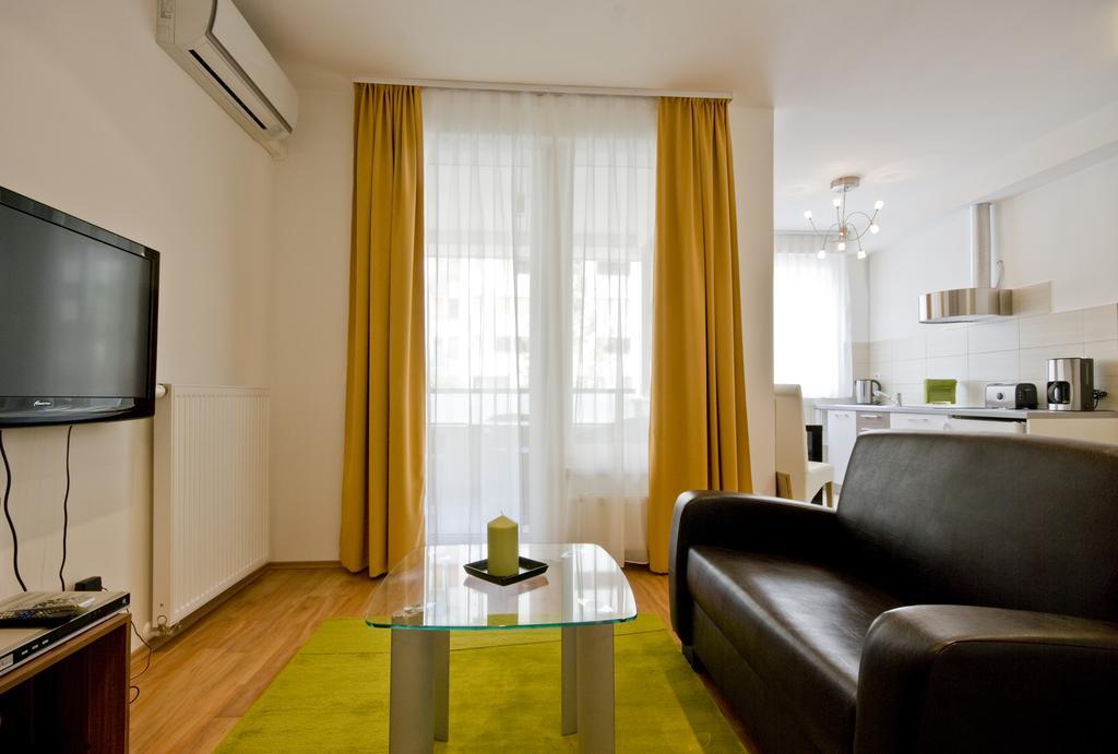 Corvin Lux Aparthotel Будапеща Екстериор снимка