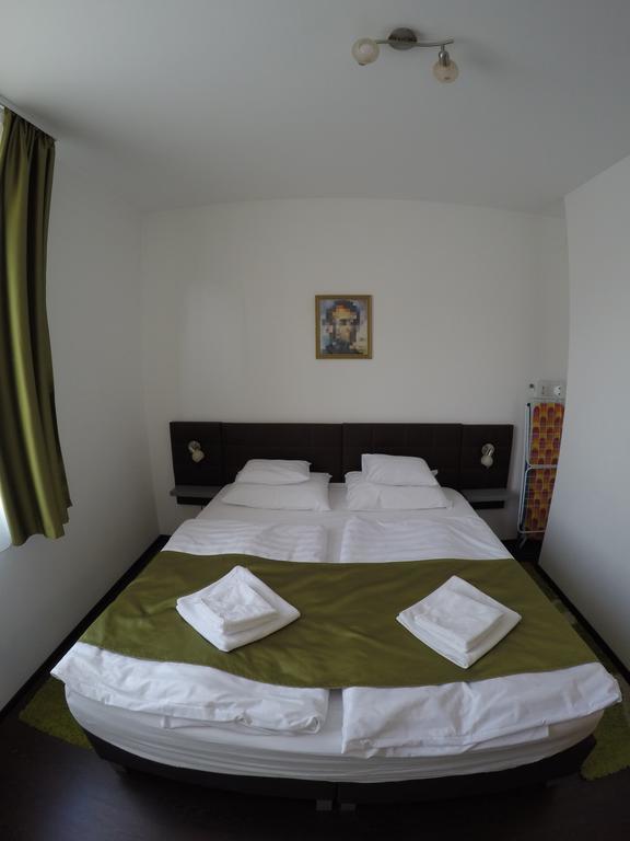 Corvin Lux Aparthotel Будапеща Екстериор снимка